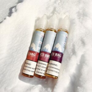 ICE BRG 冰山煙油三款經典口味瓶身陳列於雪地中，展現極致涼感與果香融合的形象。